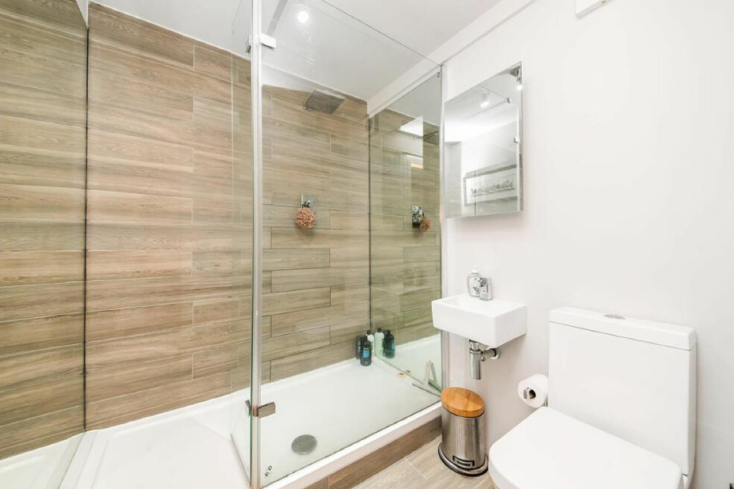 See Inside Cedar Lodge, Contemporary Home for Sale in Kirkburton near